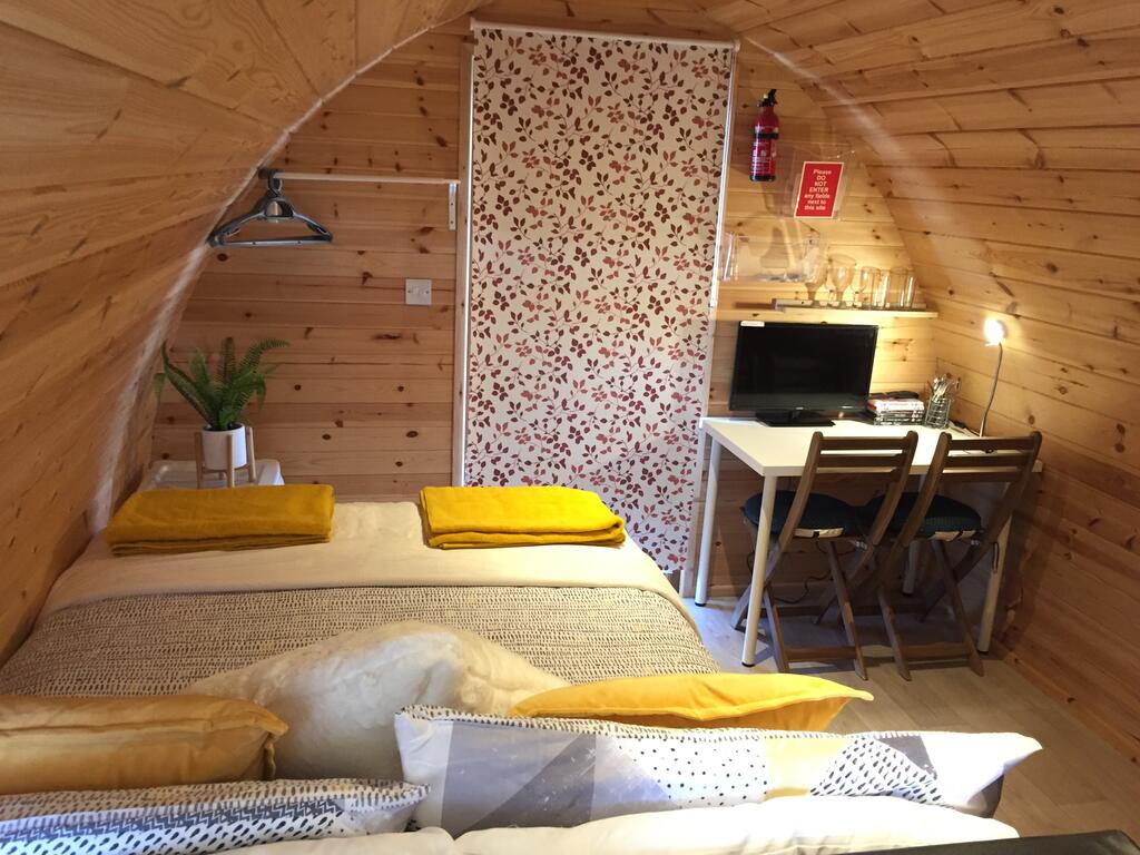 Earls View Pod room 6